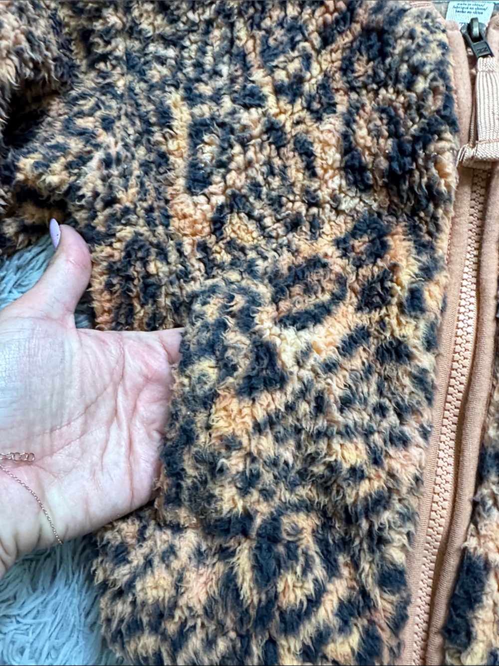 billabong Leopard-Print Zip up Sherpa Jacket in brown and black size xxs - Picture 3 of 4